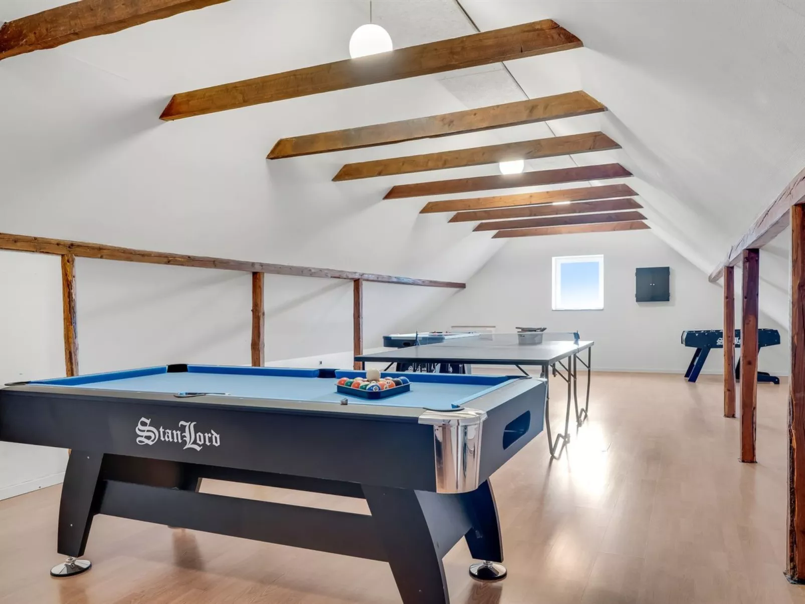 "Folkar" - 3km to the fjord-Inside