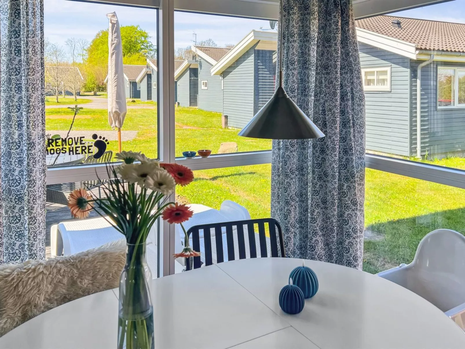 "Carlie" - 2.8km from the sea-Inside