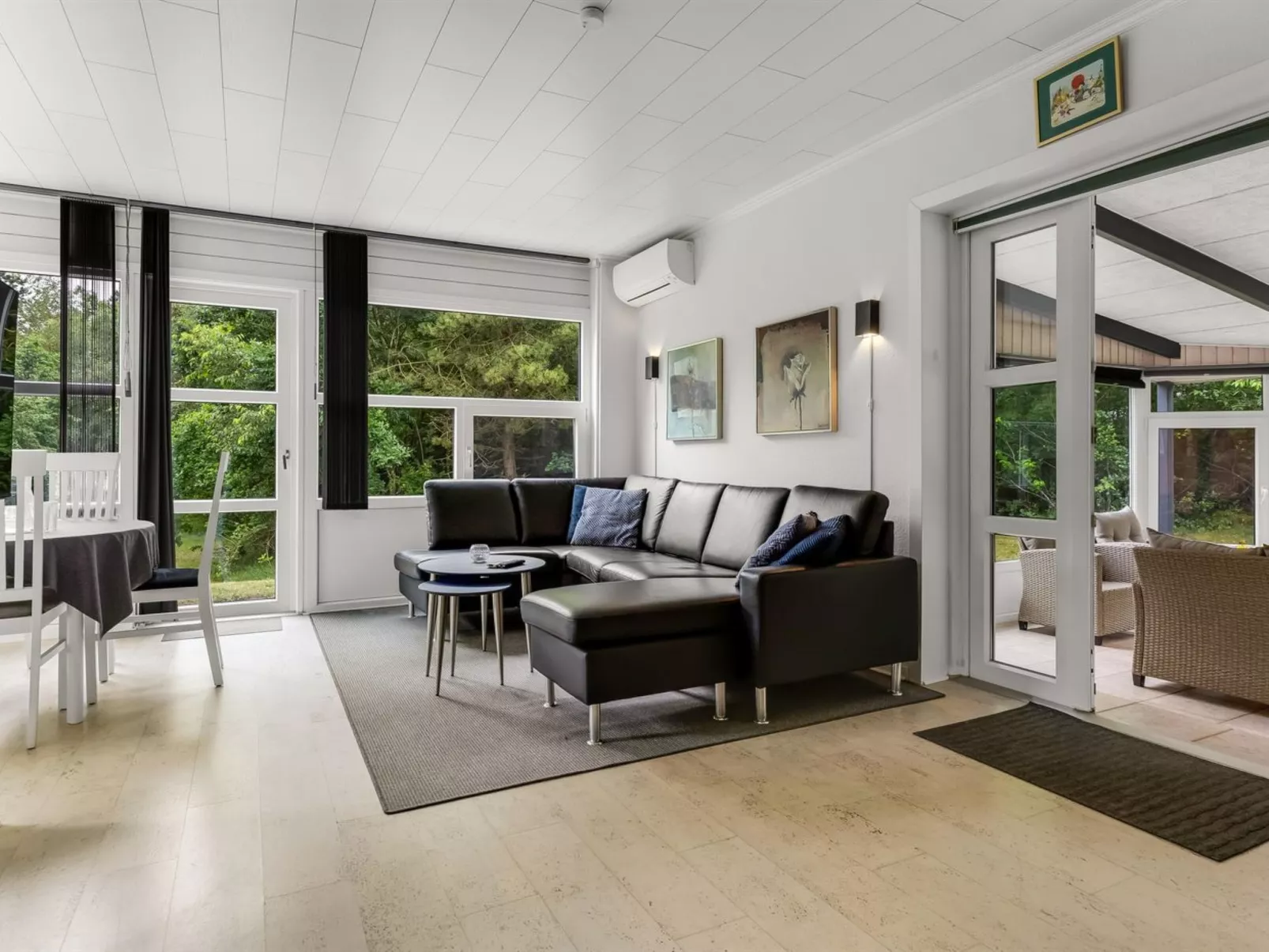 "Gwen" - 2.7km from the sea-Dedans