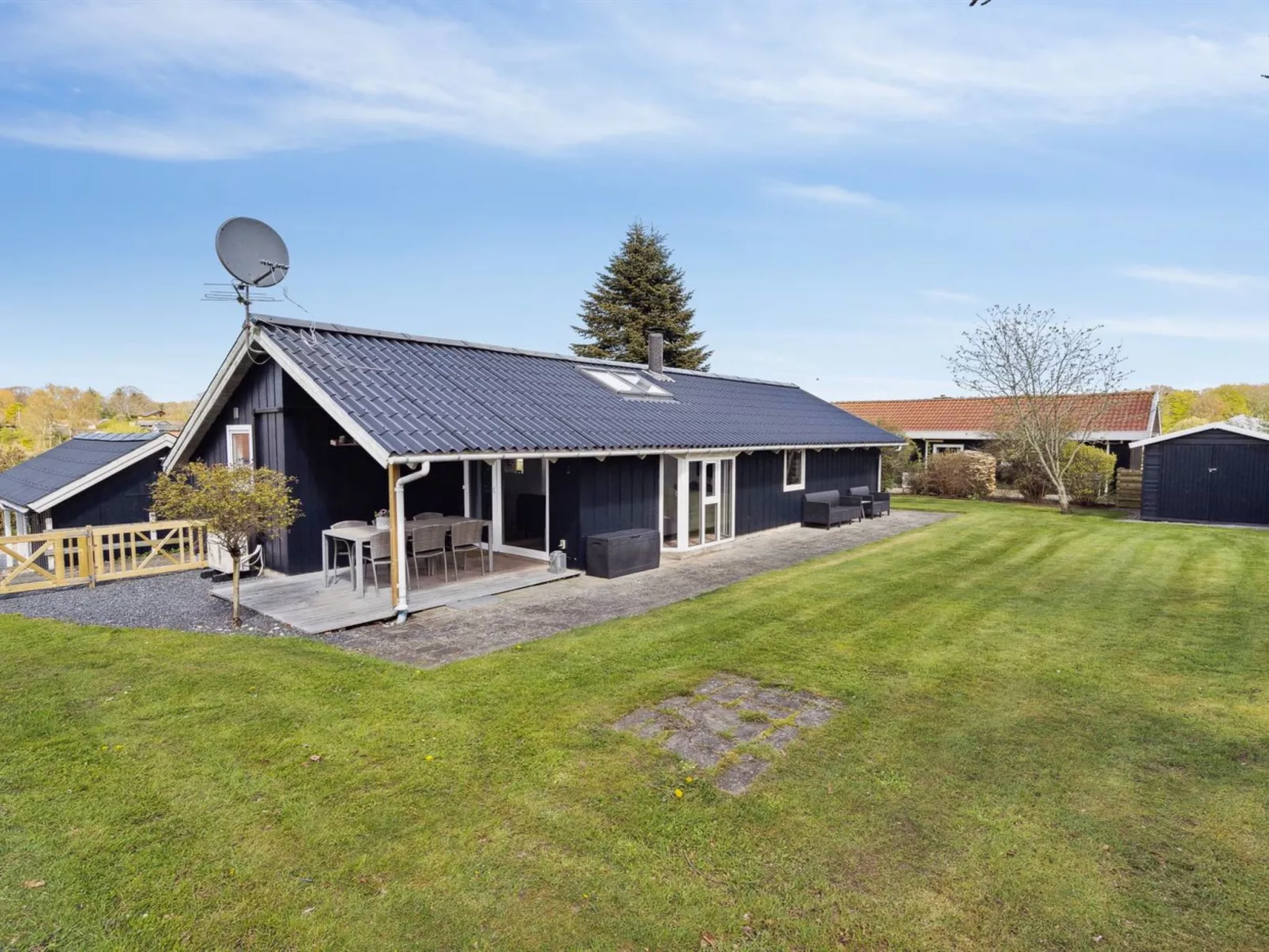 "Petrus" - 750m from the sea-Outside