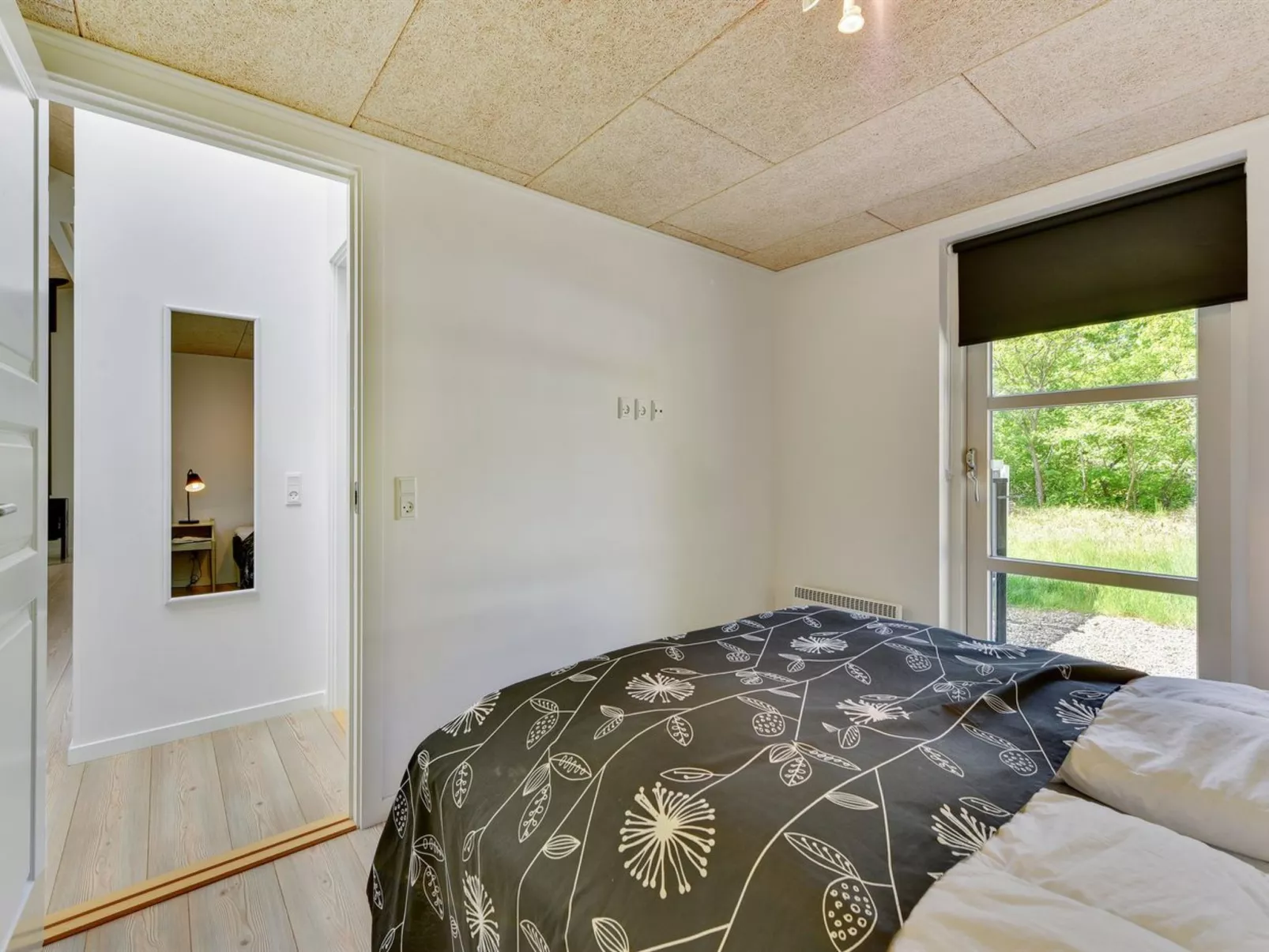 "Elena" - 800m to the fjord-Inside