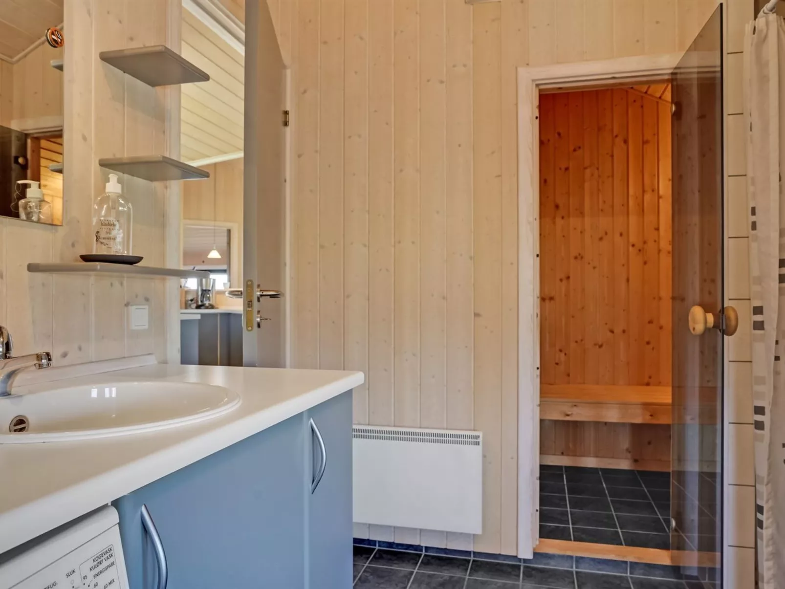 "Brynjolf" - 350m to the fjord-Inside