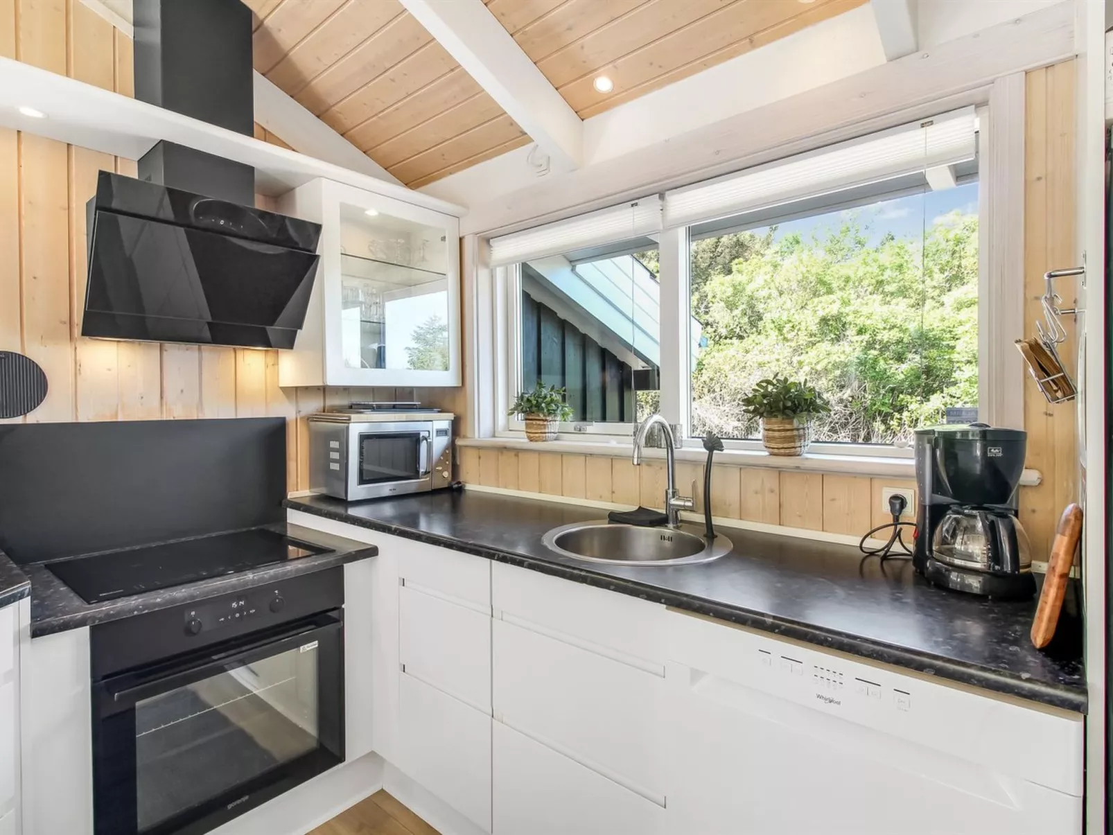 "Elvan" - 450m from the sea-Inside