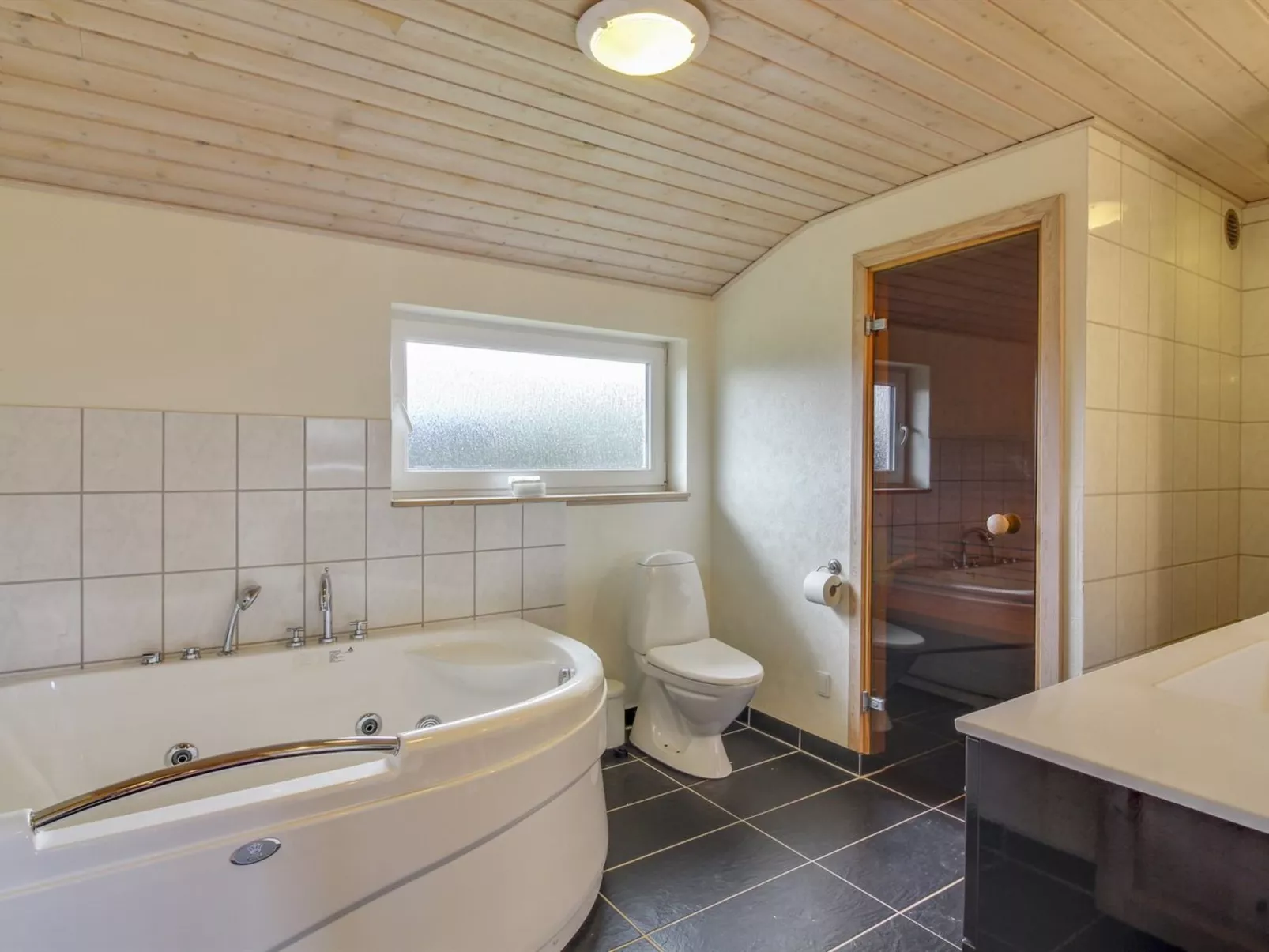 "Susan" - 600m from the sea-Dedans