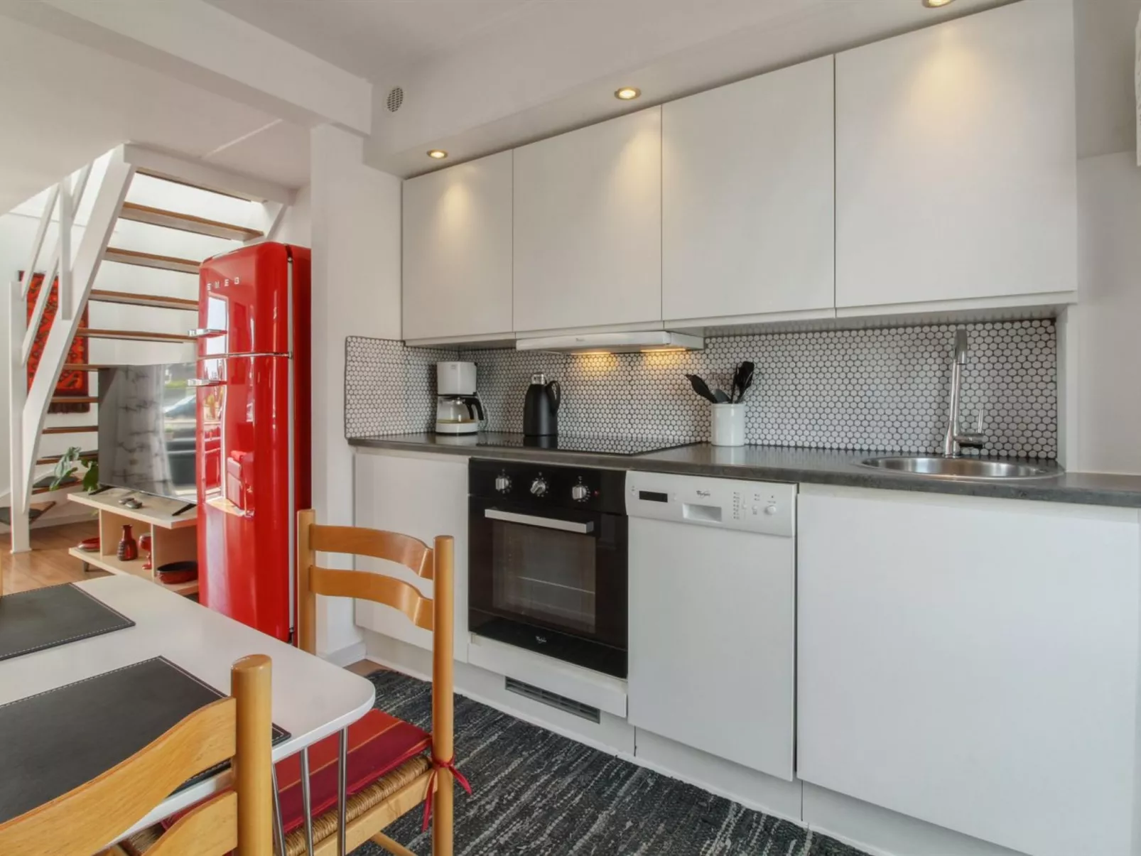 "Asved" - 2.3km from the sea-Inside