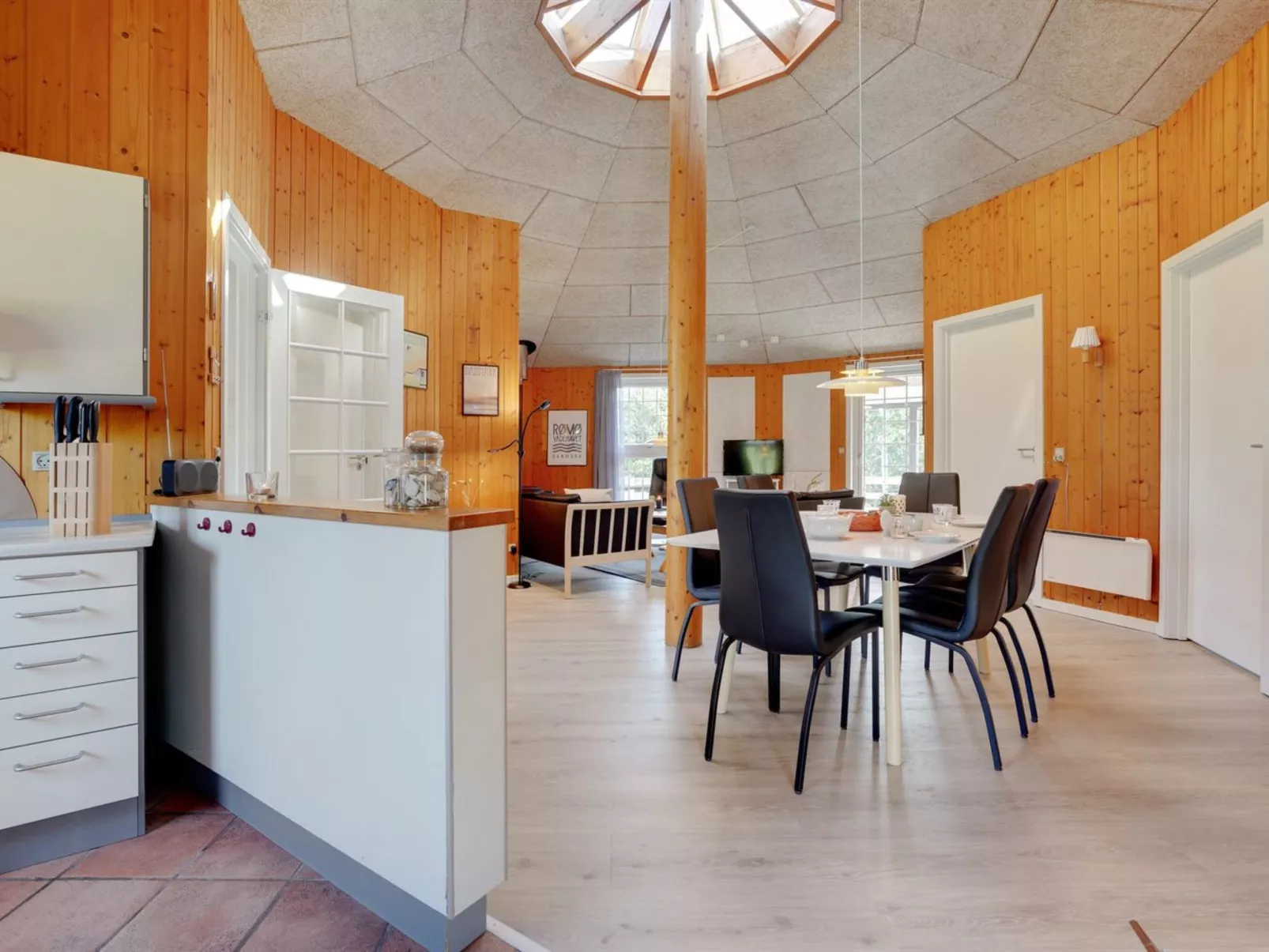 "Mariette" - 3.1km from the sea-Inside