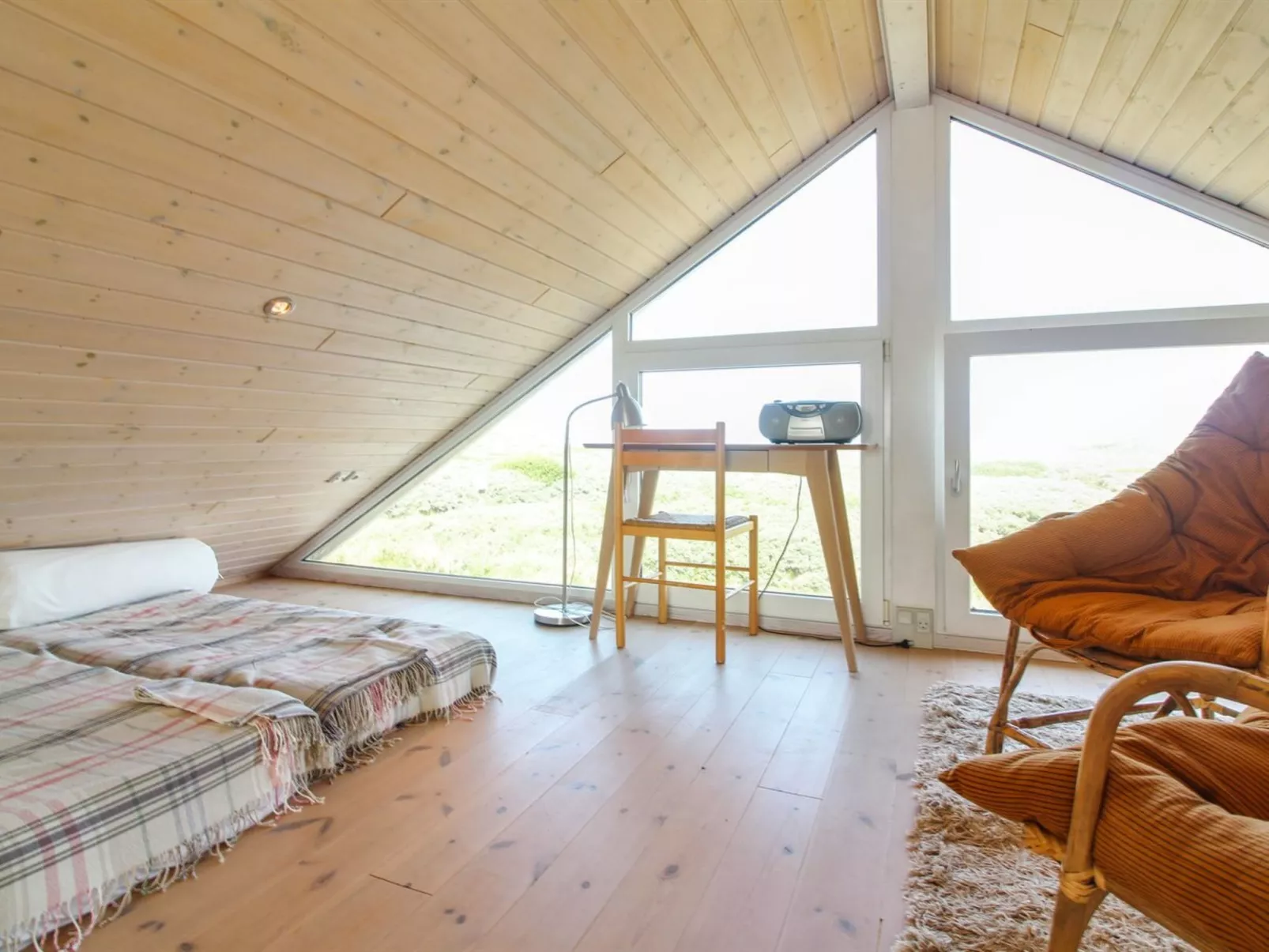 "Harry" - 100m from the sea-Dedans