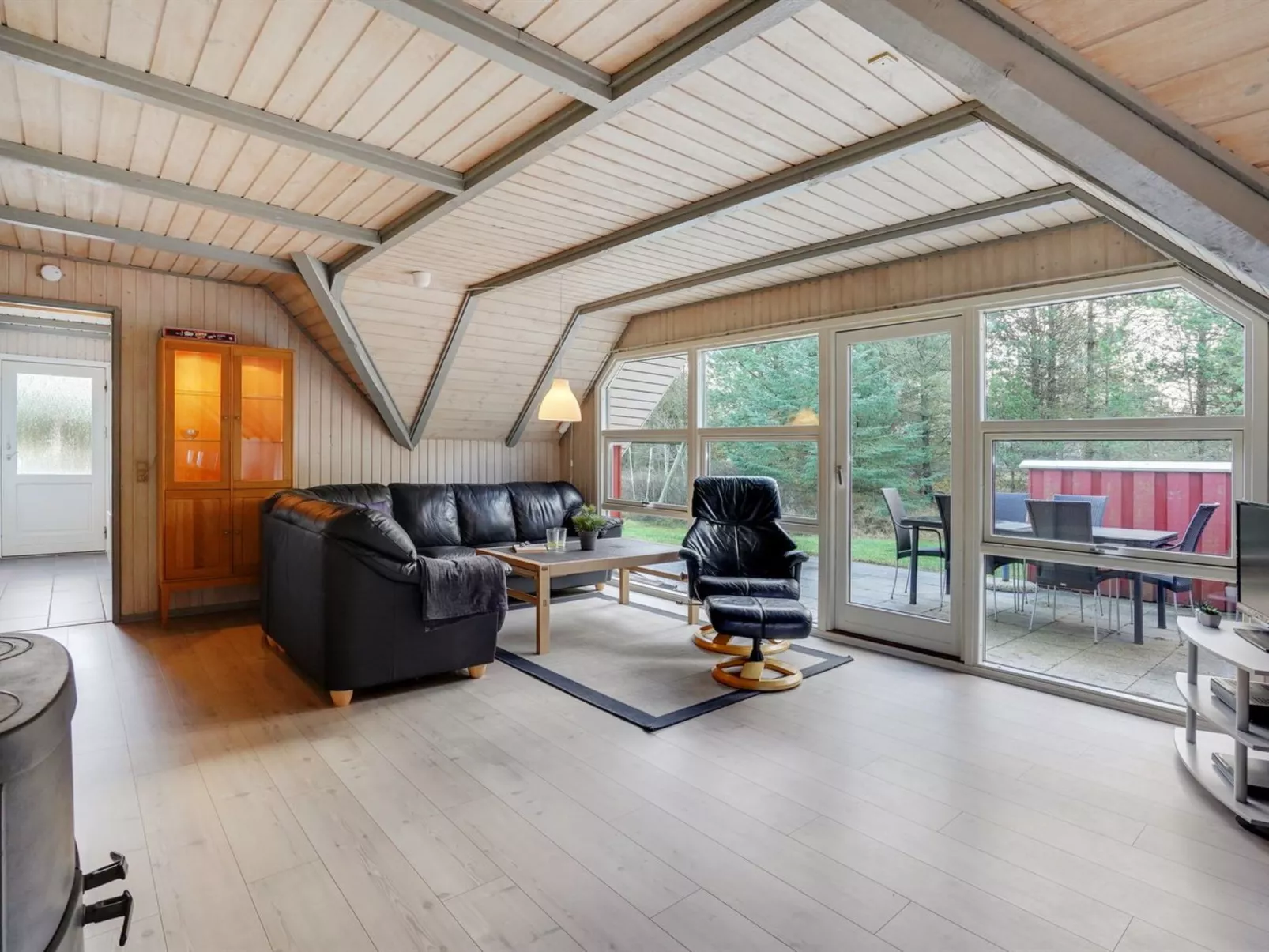 "Gunlög" - 3.1km from the sea-Drinnen