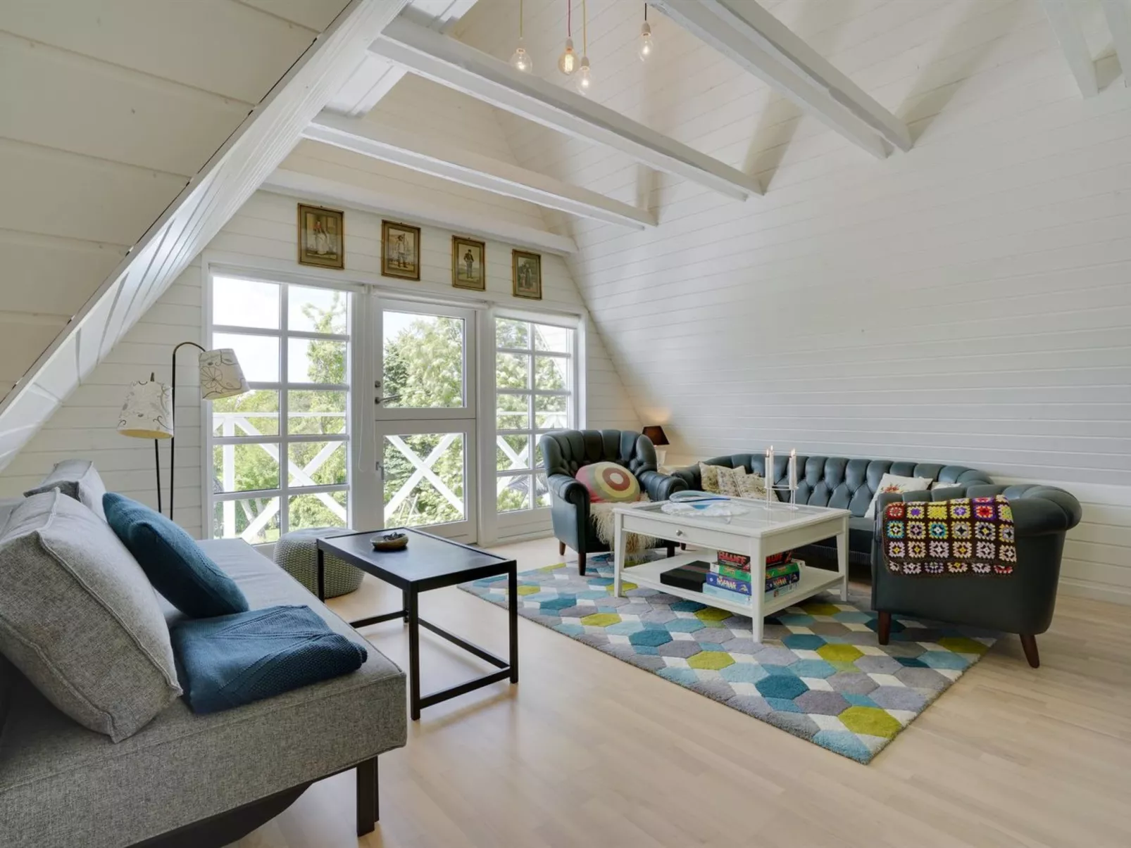 "Tamer" - 500m to the fjord-Drinnen