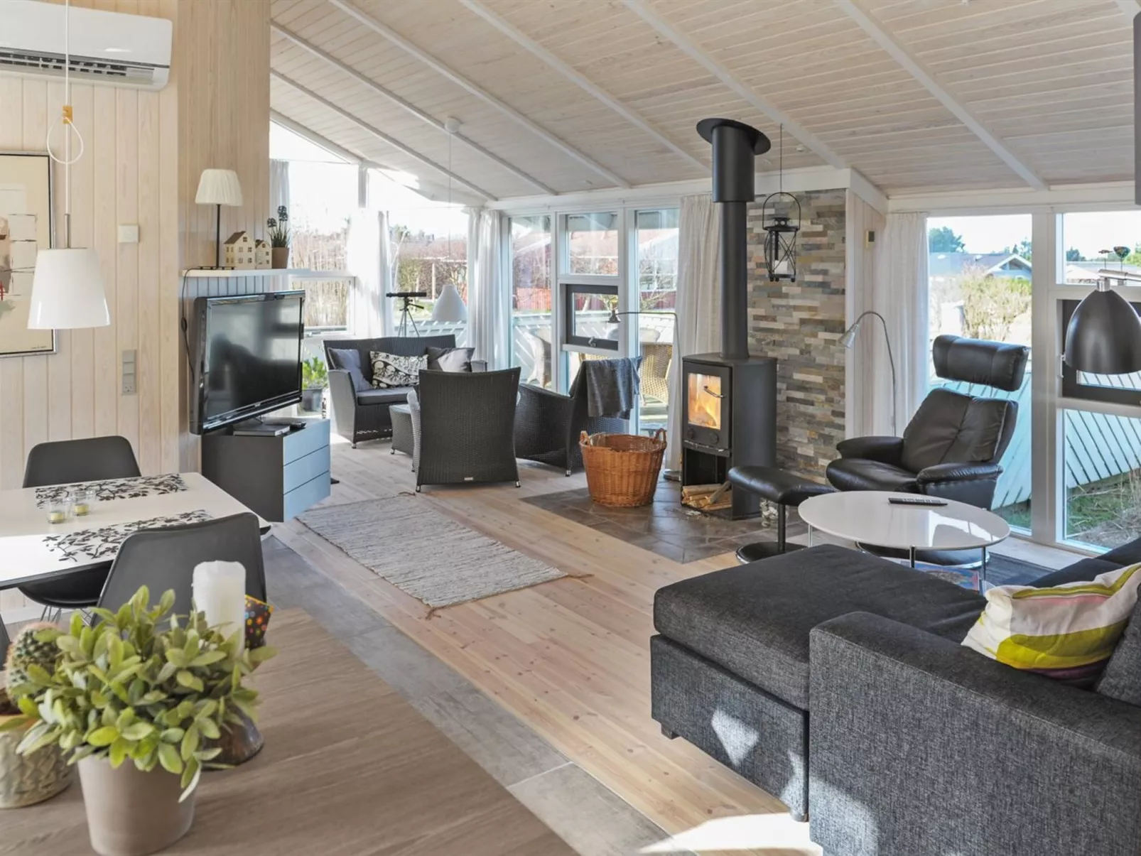 "Mathias" - 625m from the sea-Drinnen