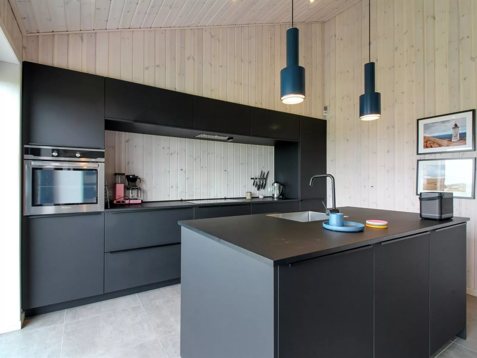 "Fannie" - 250m from the sea-Inside