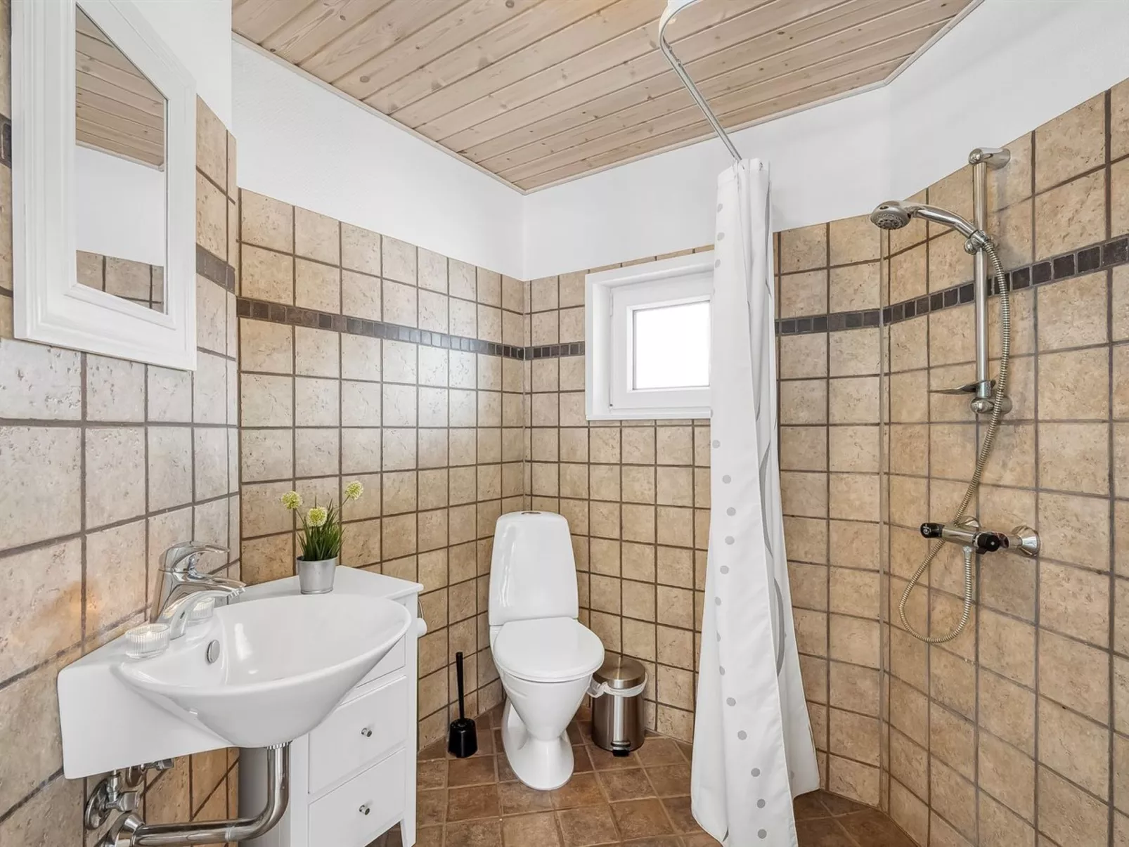 "Ginny" - 300m to the fjord-Inside