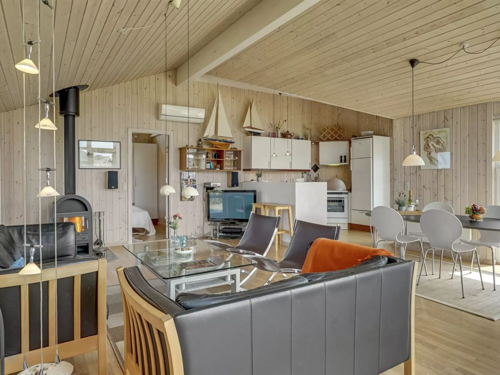 "Emppu" - 400m from the sea-Drinnen