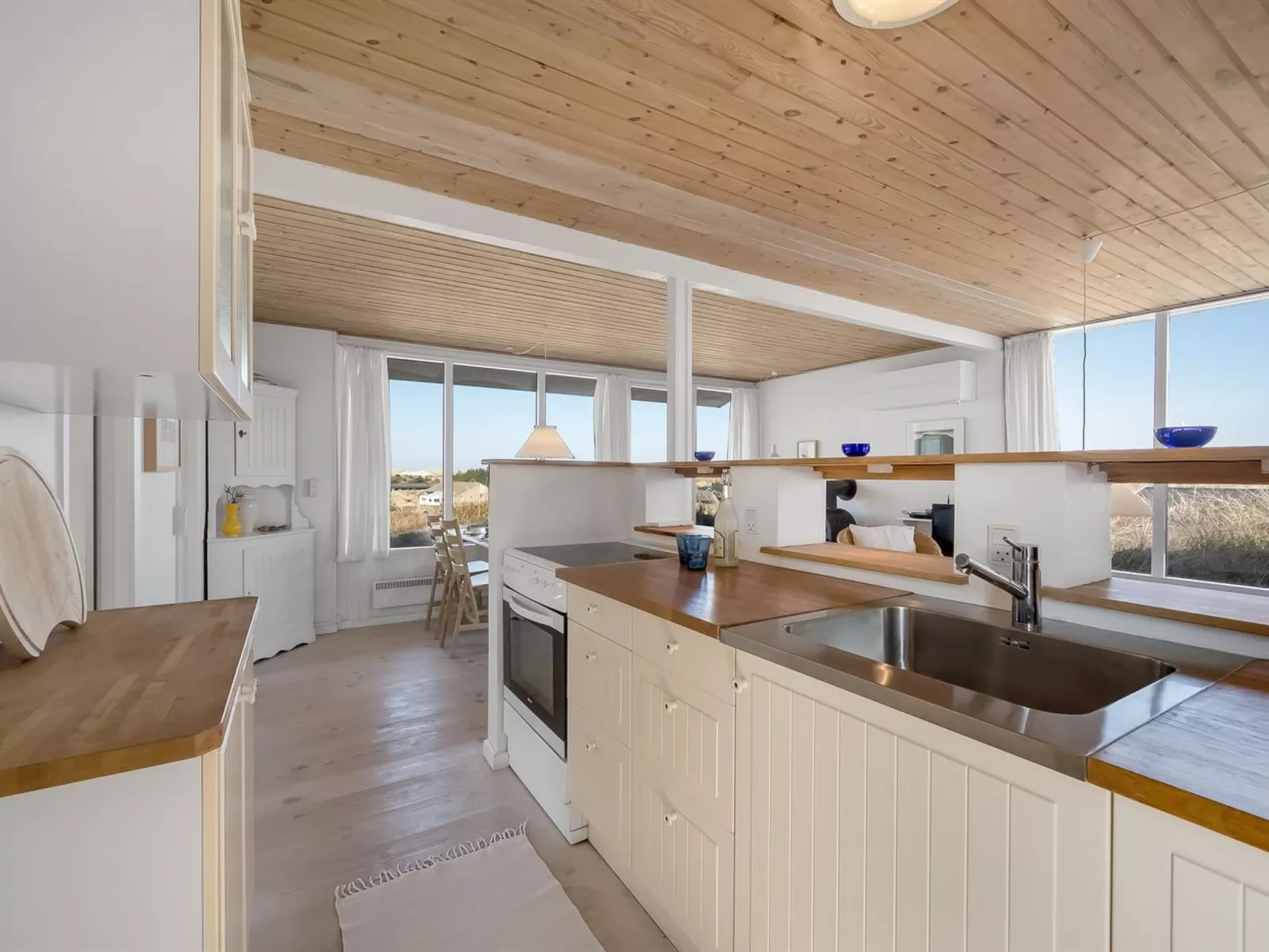 "Vina" - 200m to the fjord-Inside