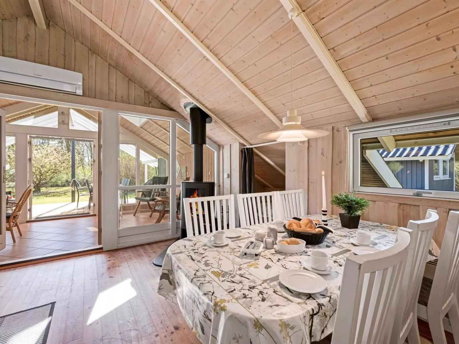 "Snefrid" - 12km from the sea-Inside