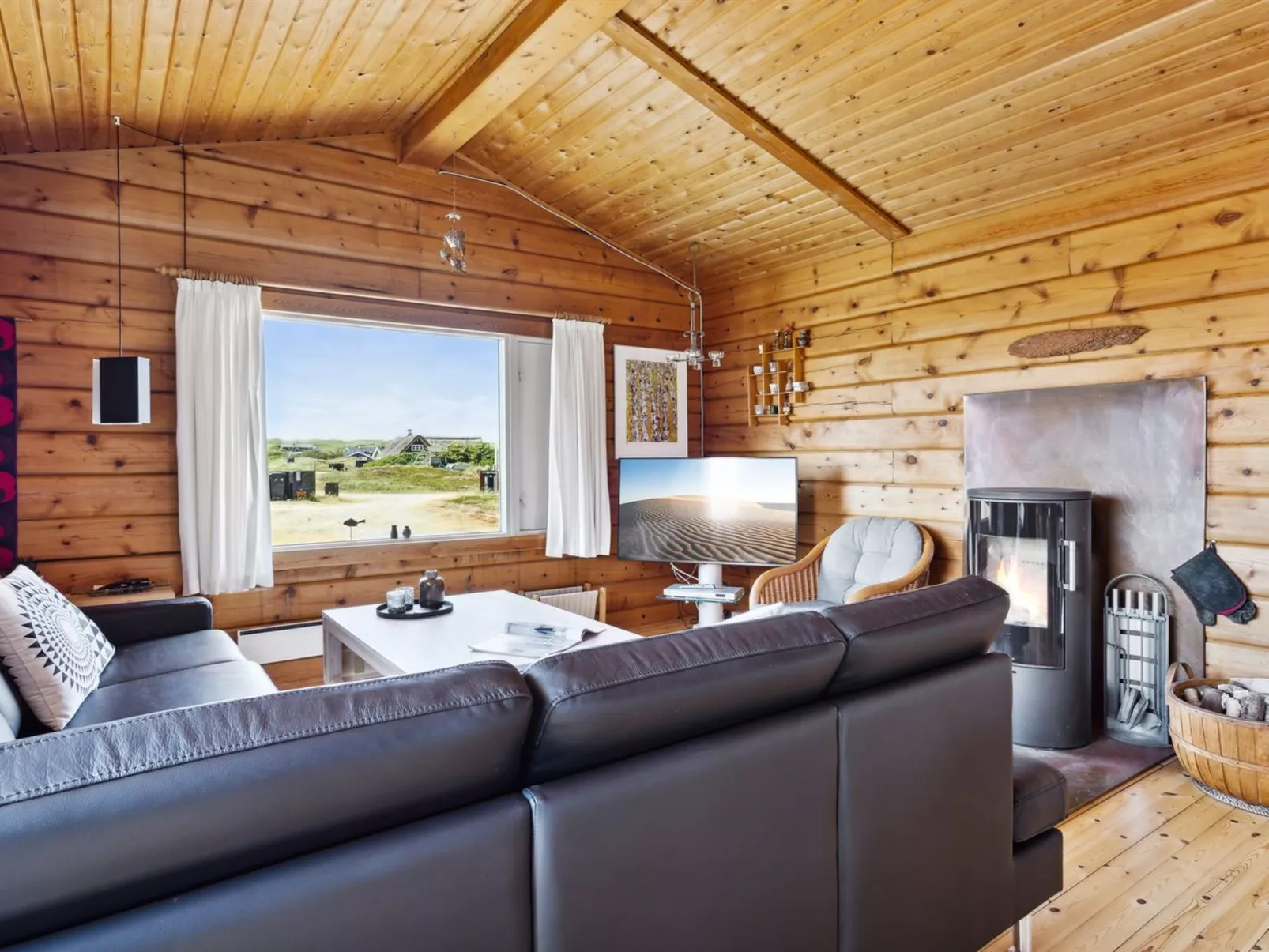 "Evelin" -  from the sea-Drinnen