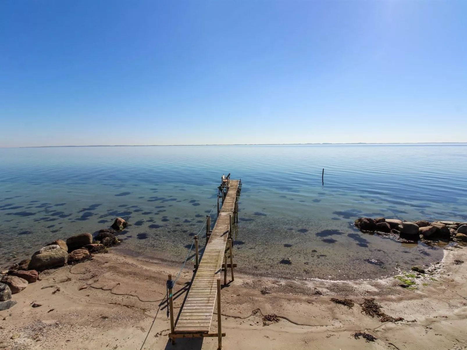 "Grim" - 5m from the sea-Outside