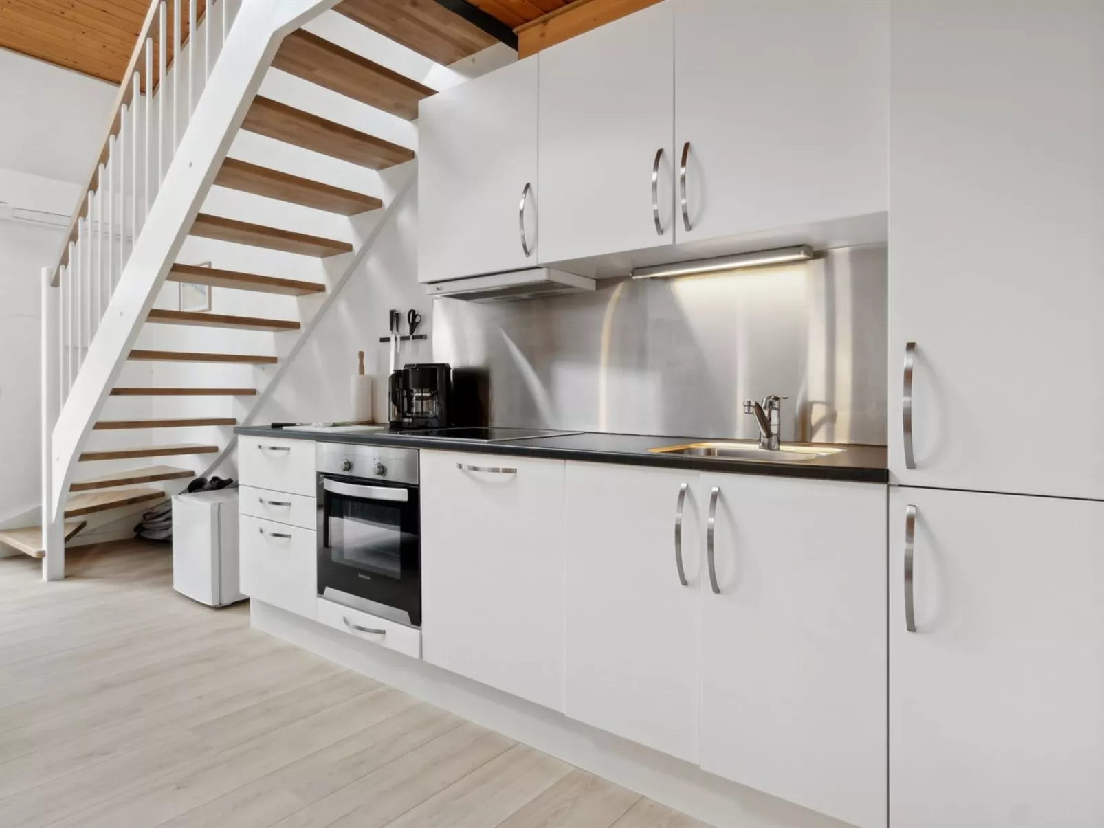 "Dineke" - 200m to the fjord-Dedans