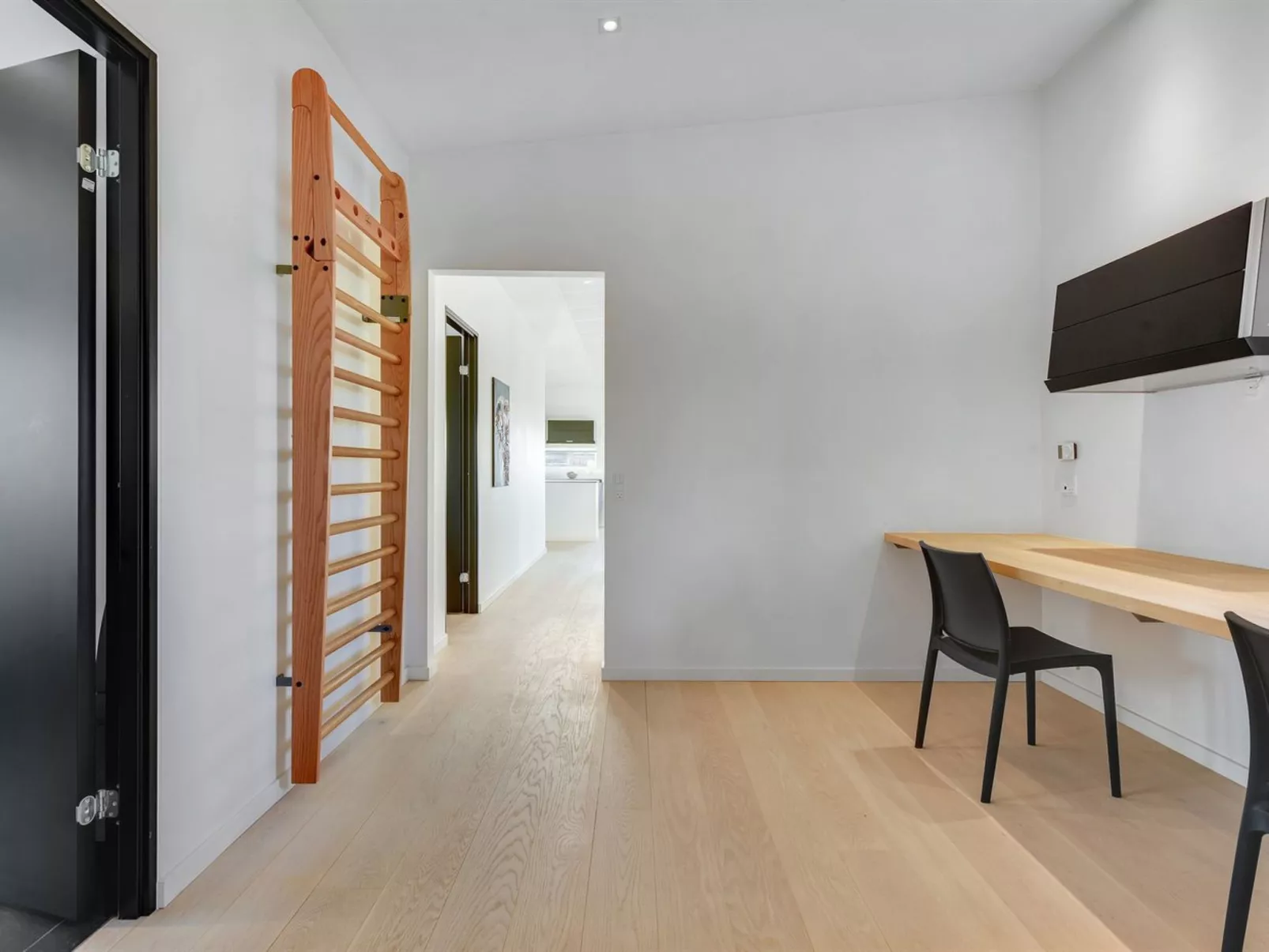 "Ermelinda" - 900m to the fjord-Drinnen