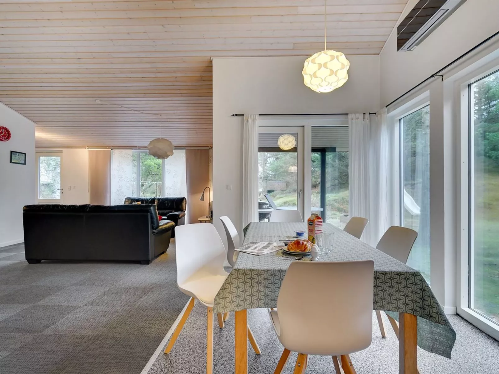 "France" - 1.1km from the sea-Drinnen