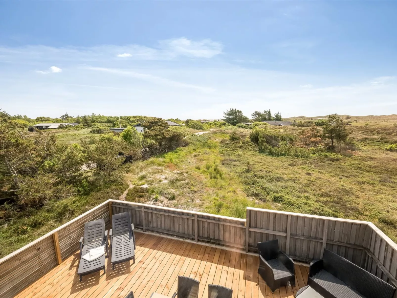 "Dina" - 200m to the fjord-Outside