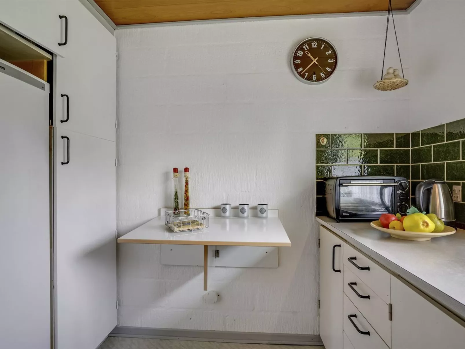 "Yak" - 350m from the sea-Drinnen