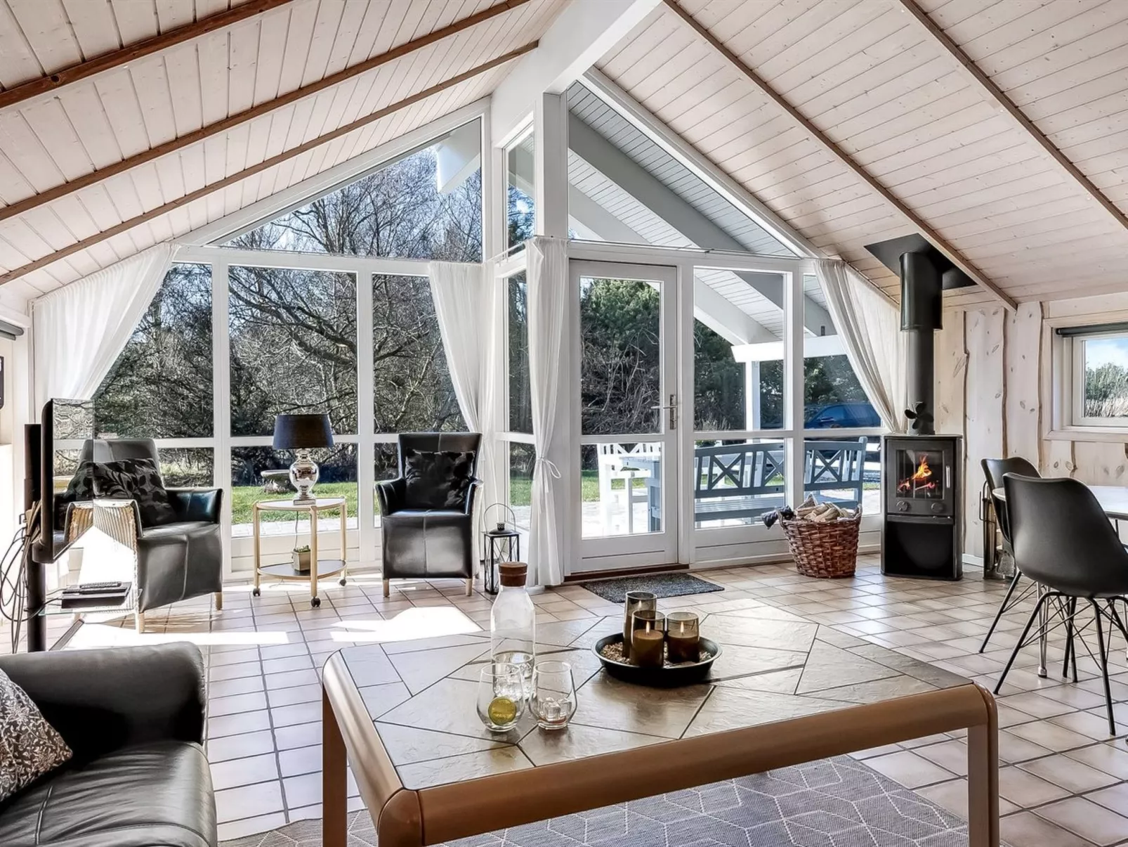 "Tovi" - 4km from the sea-Inside