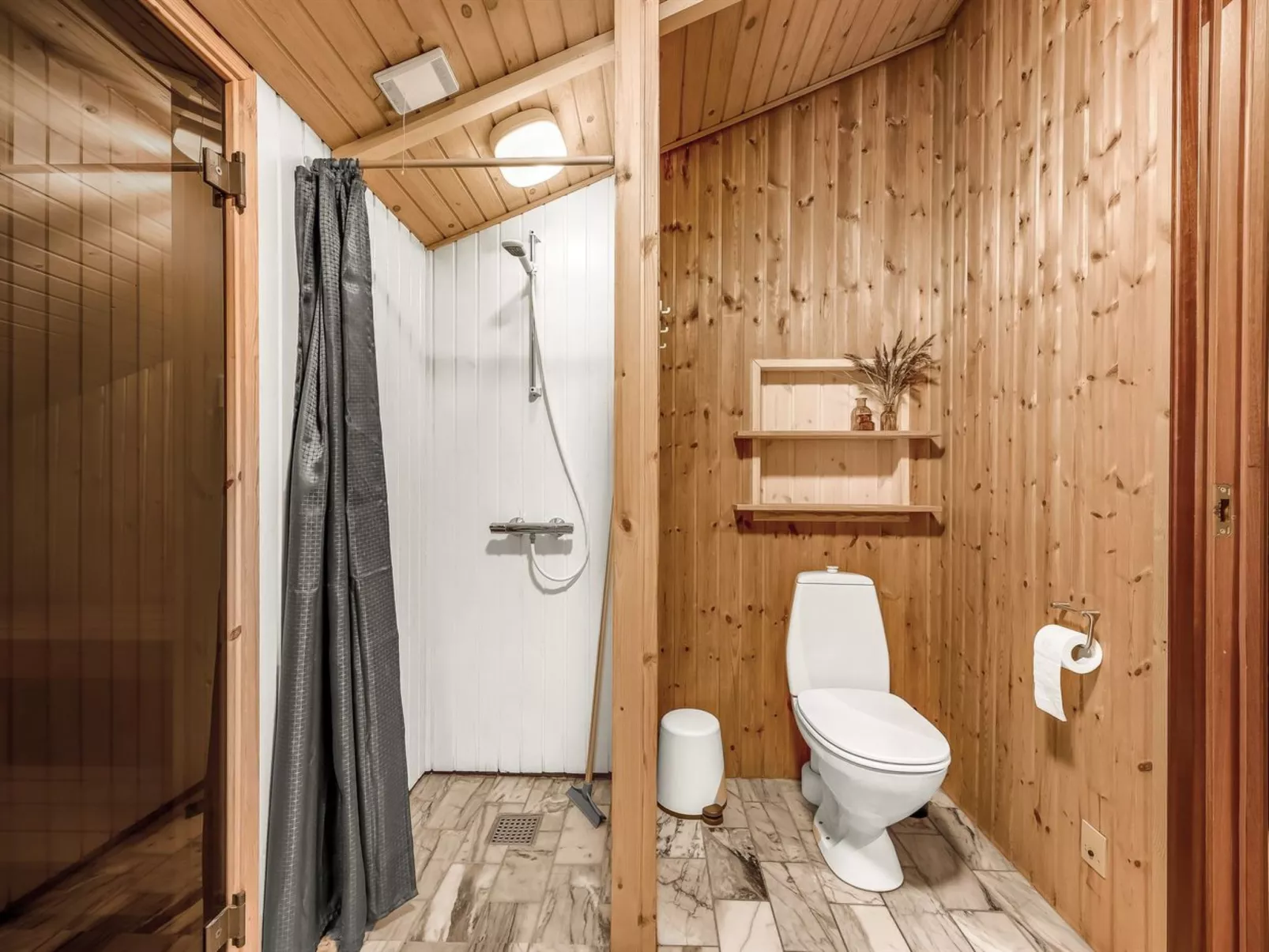 "Sunneva" - 1km from the sea-Drinnen