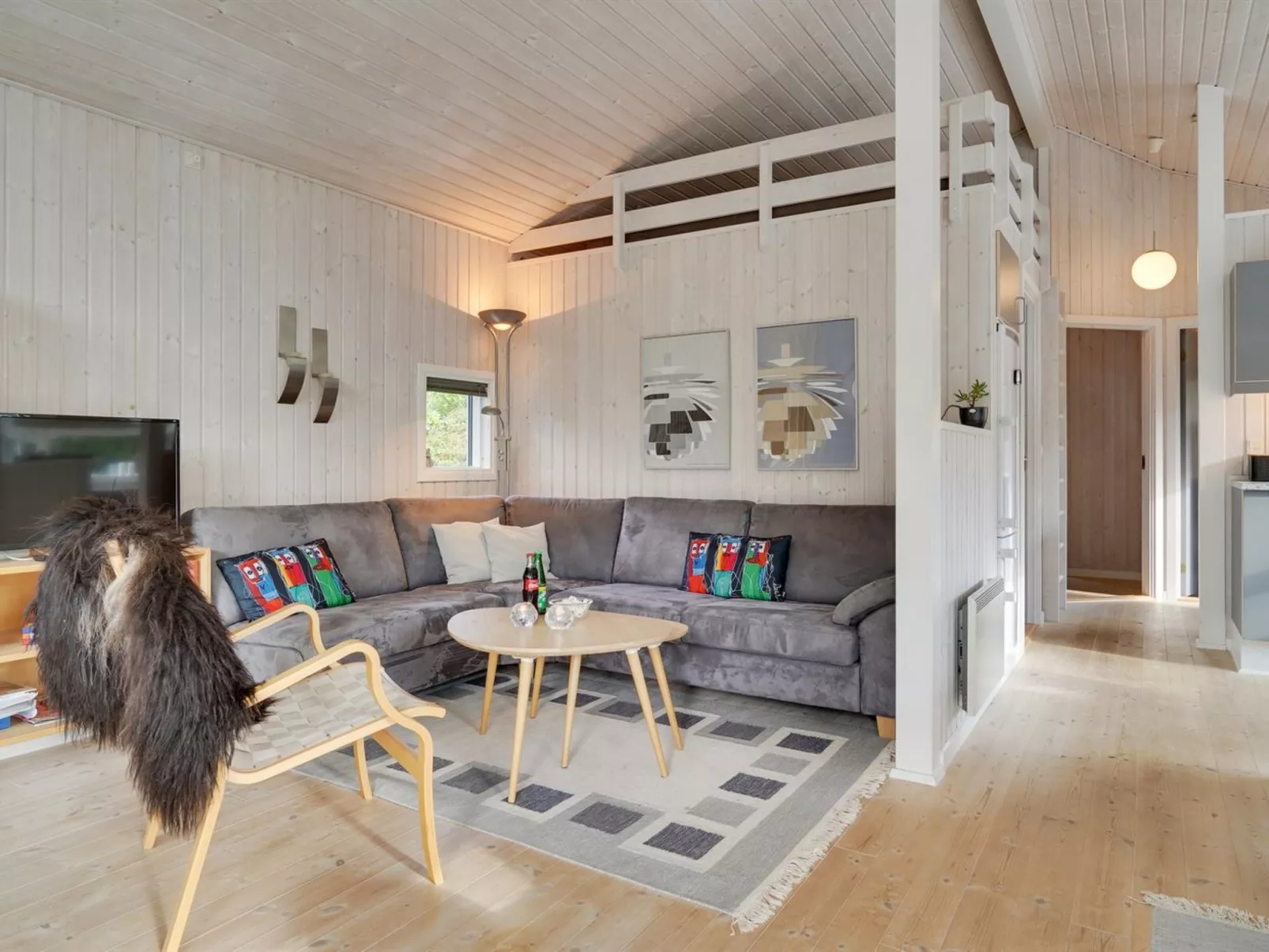 "Alethe" - 1km from the sea-Inside