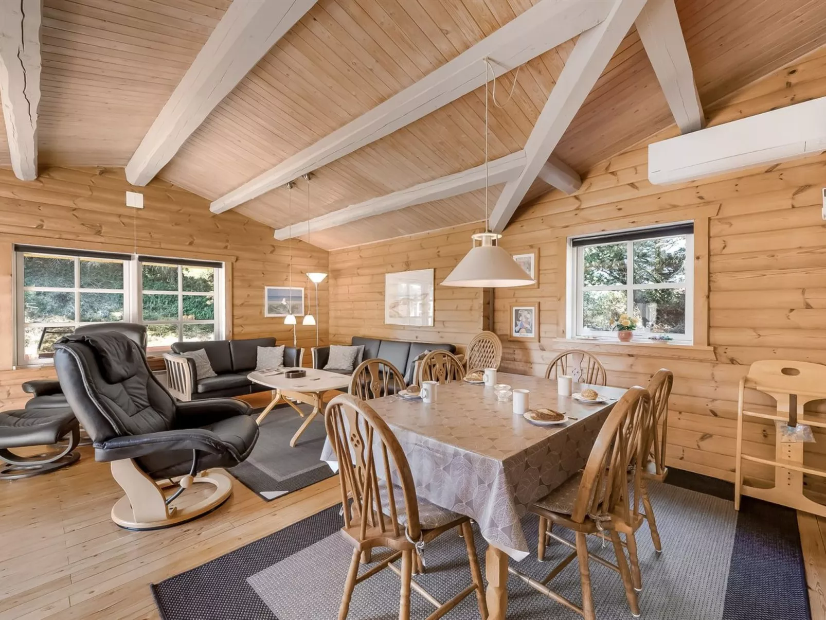 "Yaris" - 800m to the fjord-Inside