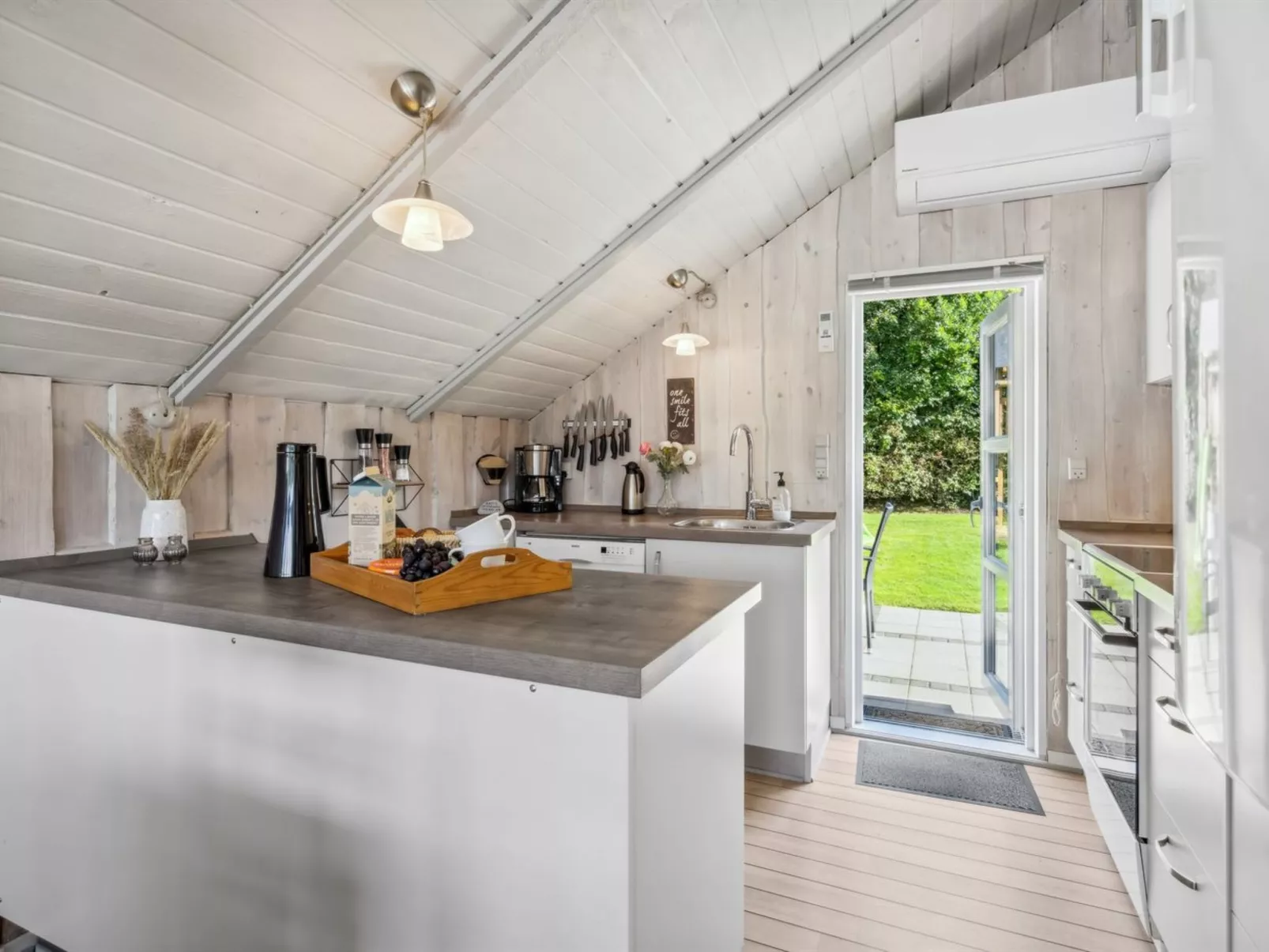 "Ines" - 25km from the sea-Inside