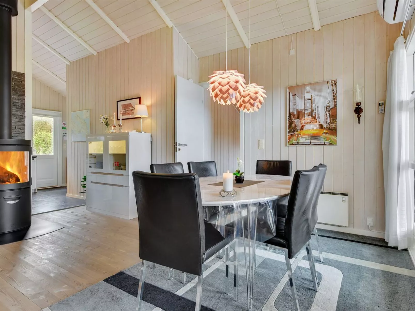 "Hwiting" - 200m from the sea-Inside