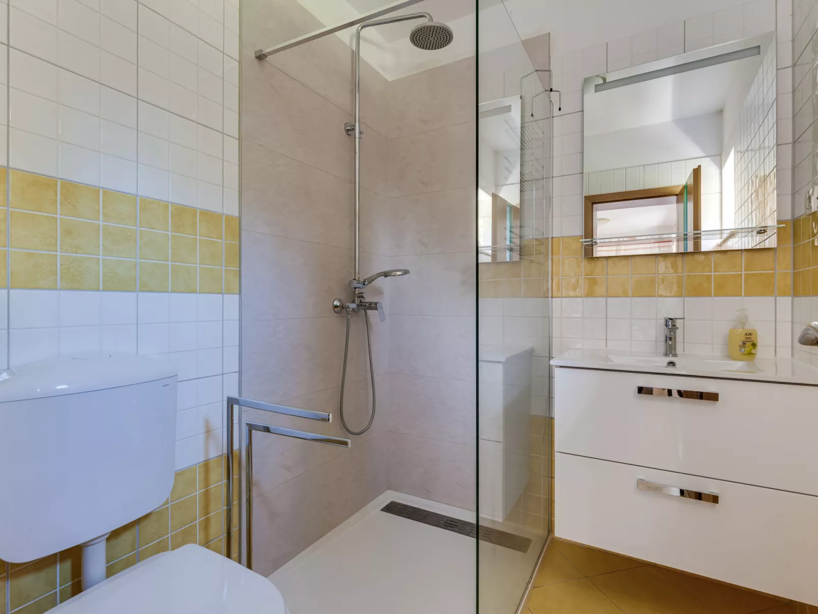 Yellow House-Drinnen