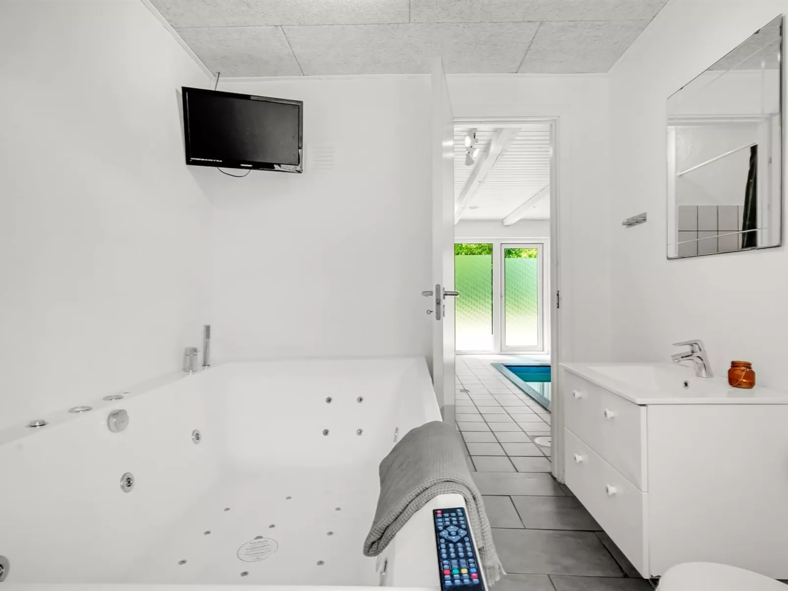 "Aarni" - 250m to the fjord-Inside