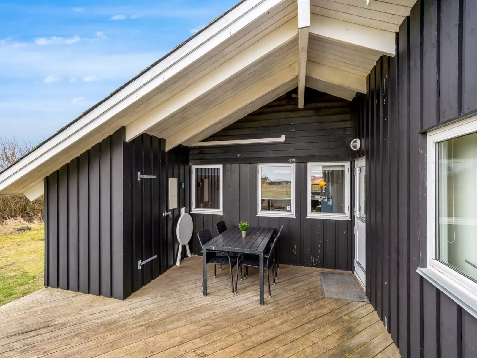 "Marisol" - 600m to the fjord-Outside