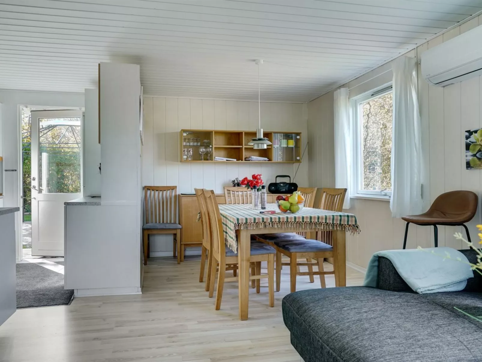 "Akira" - 500m to the fjord-Drinnen