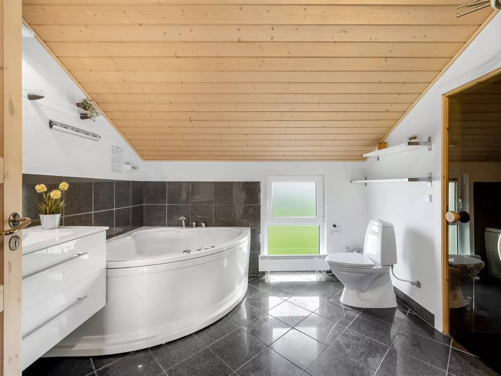 "Samuil" - 300m to the fjord-Dedans