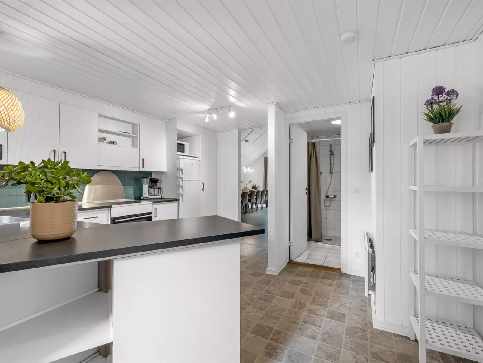 "Sylvi" - 1.7km from the sea-Dedans