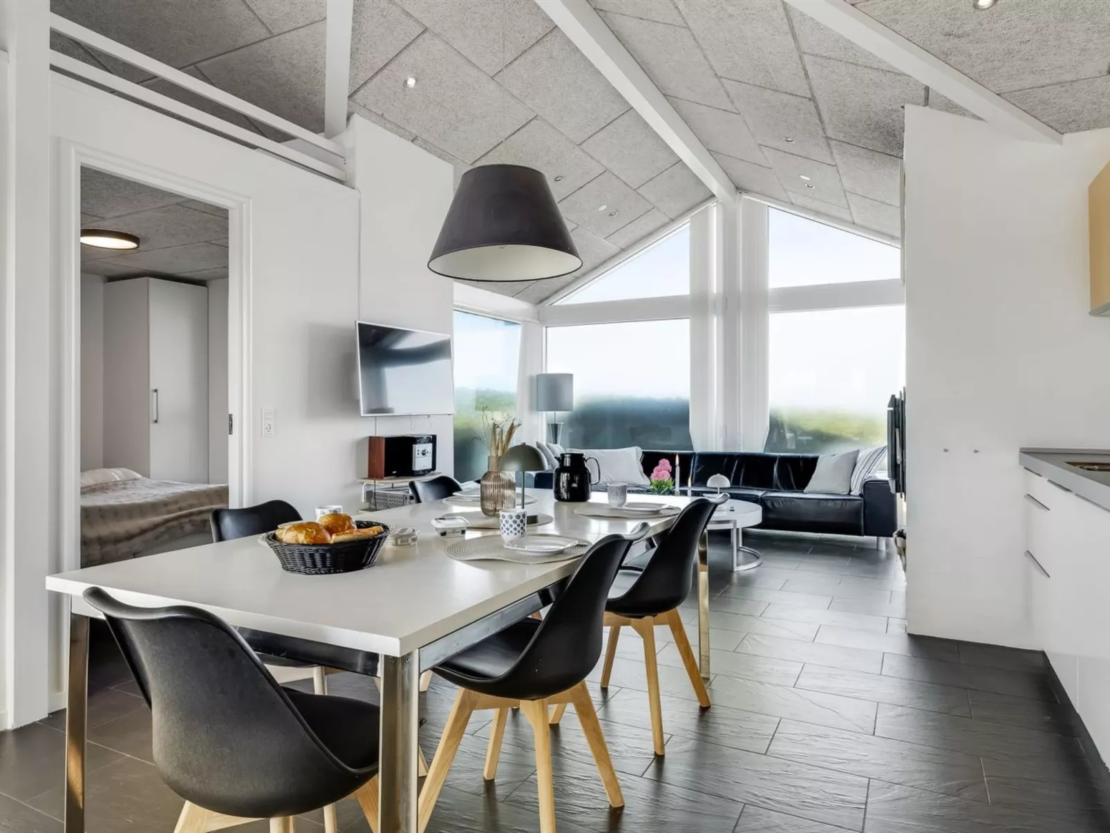 "Antonie" - 95m from the sea-Drinnen