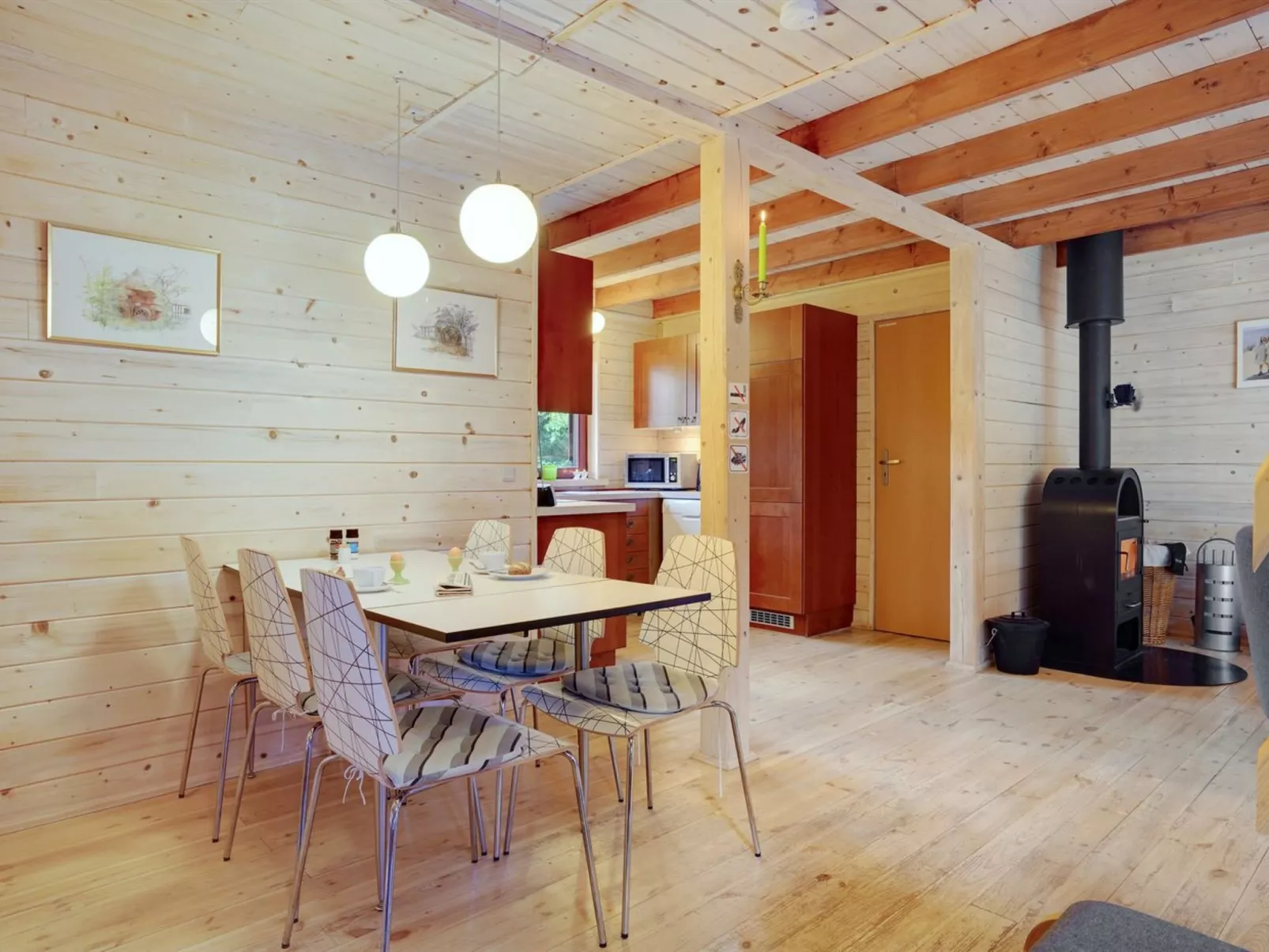 "Bette" - 8km from the sea-Inside