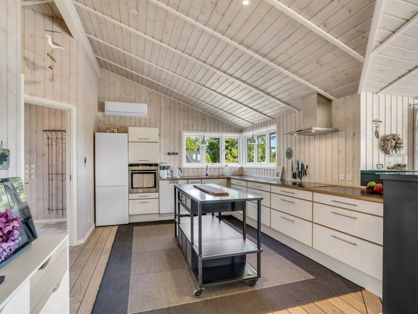 "Eljas" - 200m to the fjord-Inside