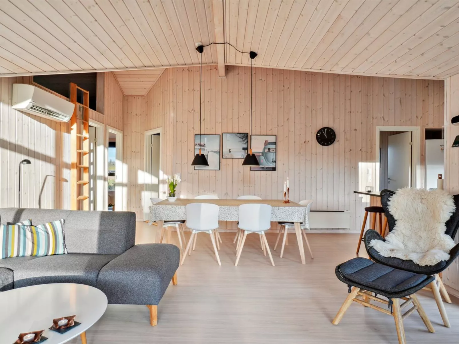 "Dyke" - 1.5km from the sea-Inside