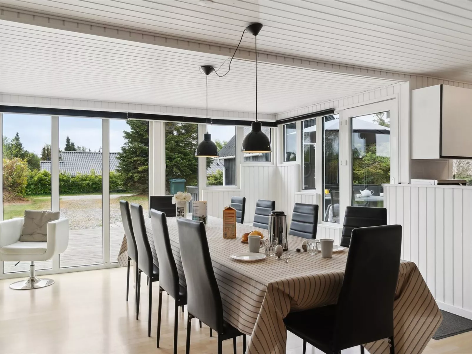 "Hallveig" - 1.1km from the sea-Drinnen