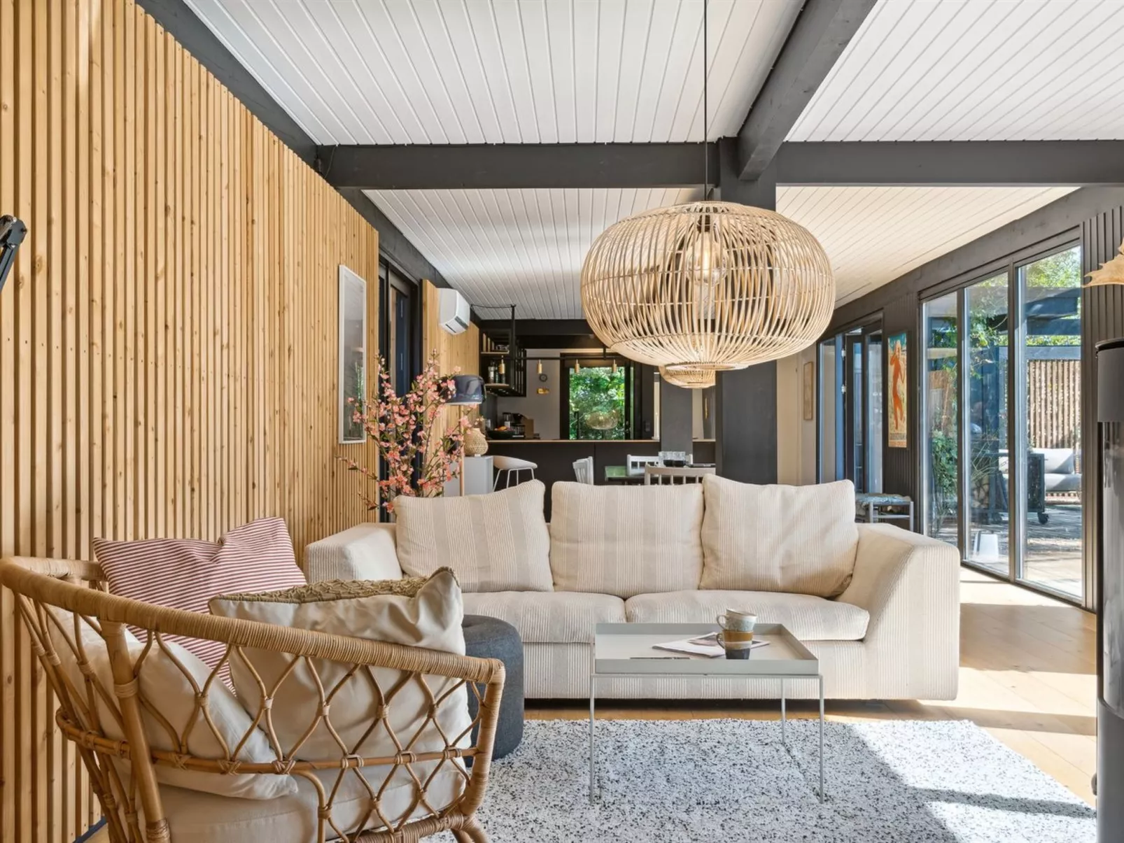 "Hævnir" - 1km from the sea-Dedans