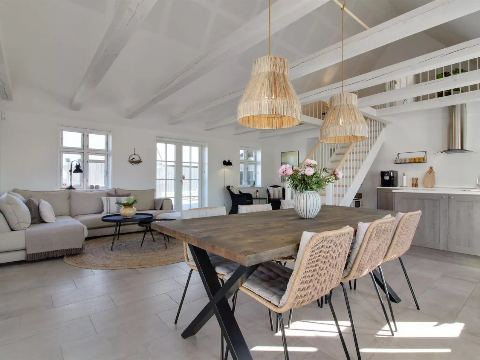 "Gine" - 1.5km from the sea-Inside