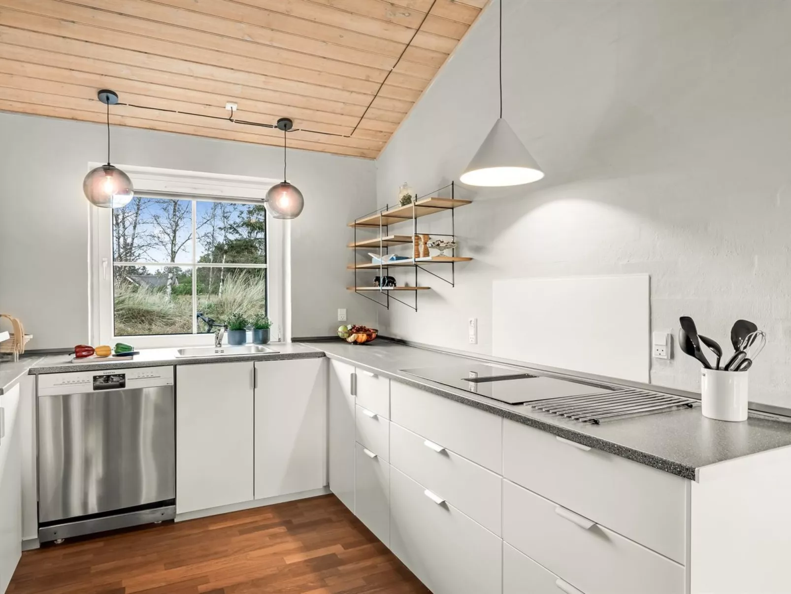 "Ingmund" - 2km from the sea-Inside