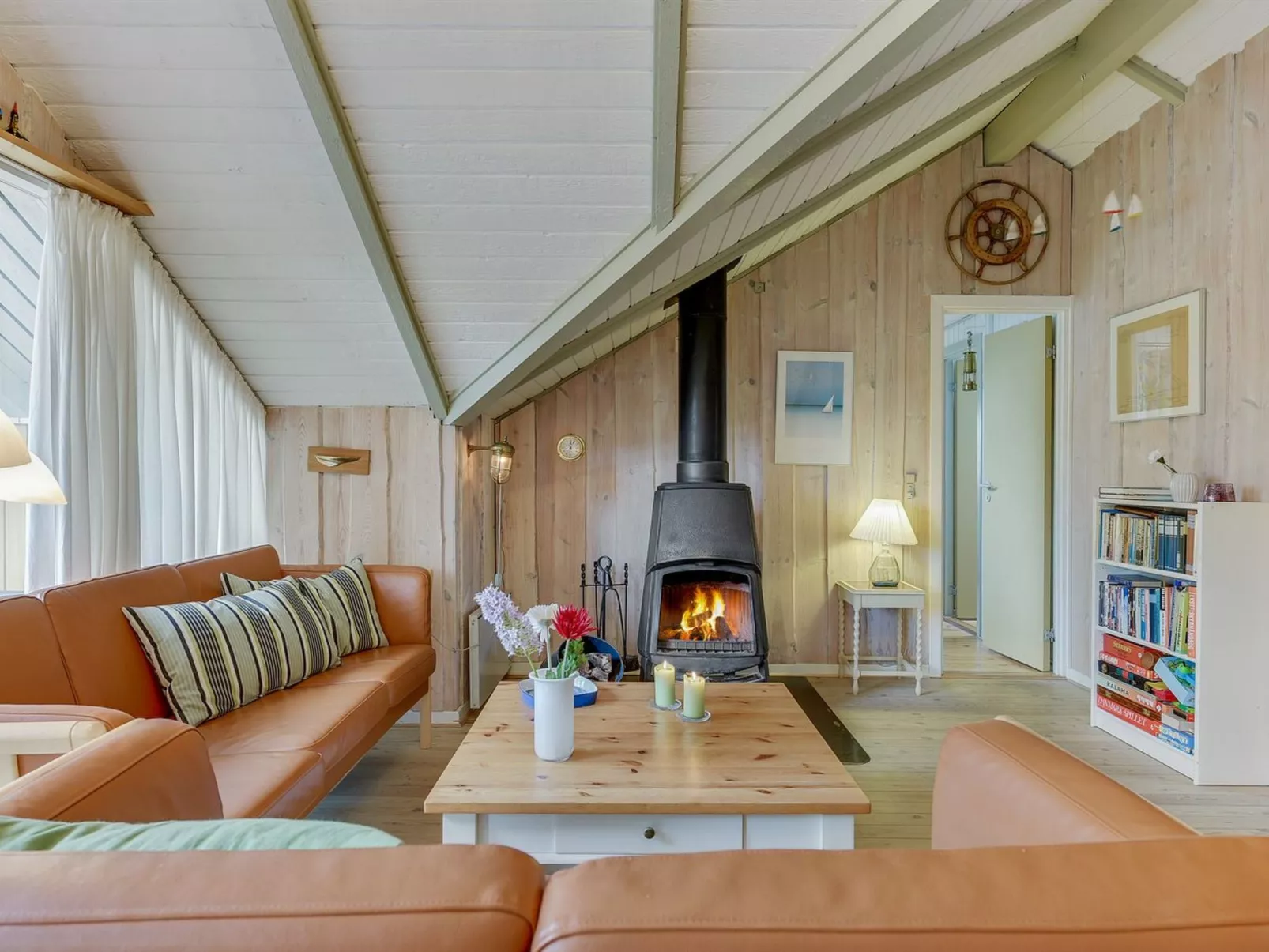 "Hjalmine" - 250m from the sea-Inside