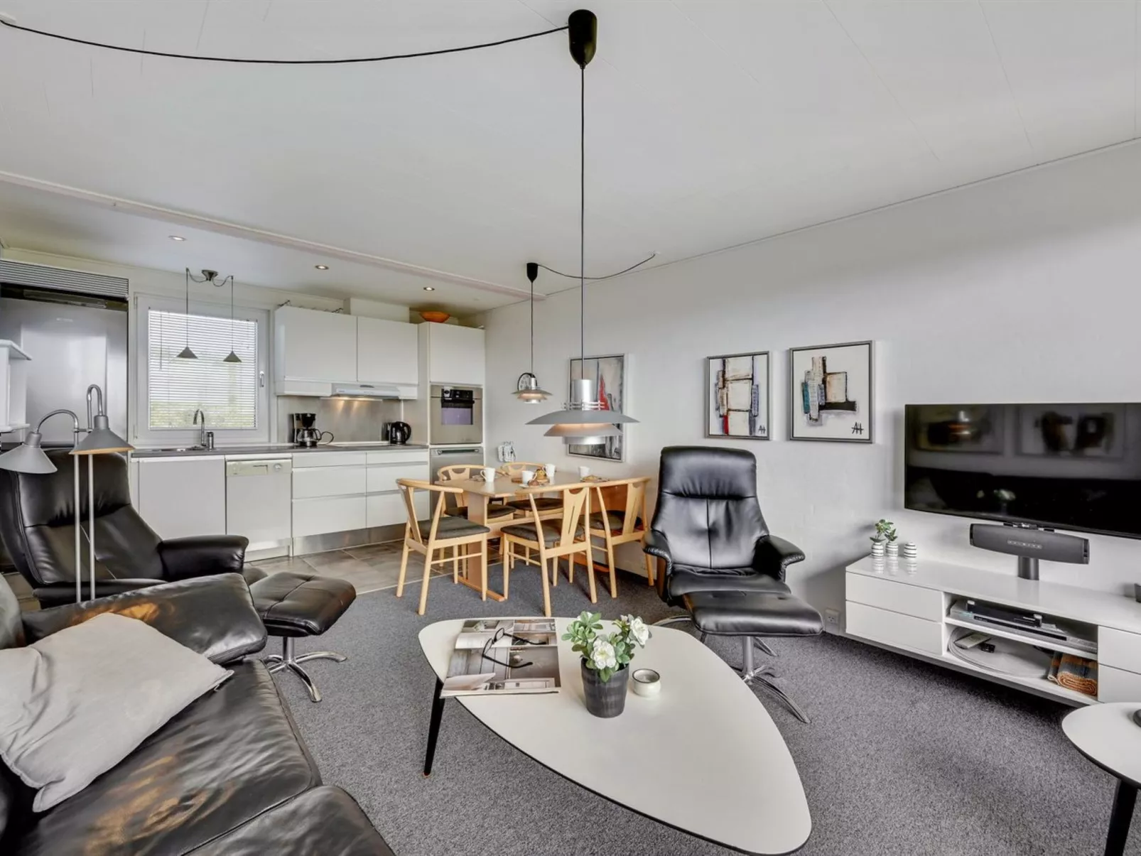 "Elizabeta" - 100m to the fjord-Drinnen