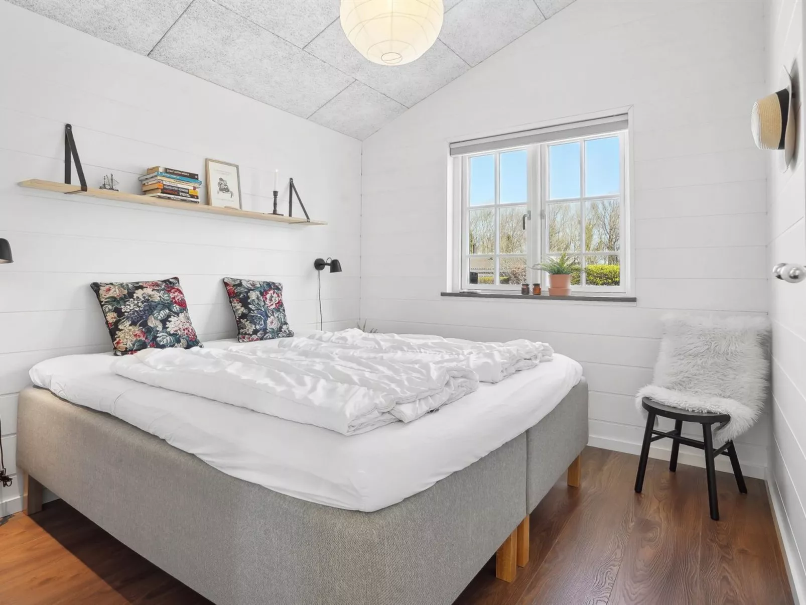 "Ovine" - 300m from the sea-Inside