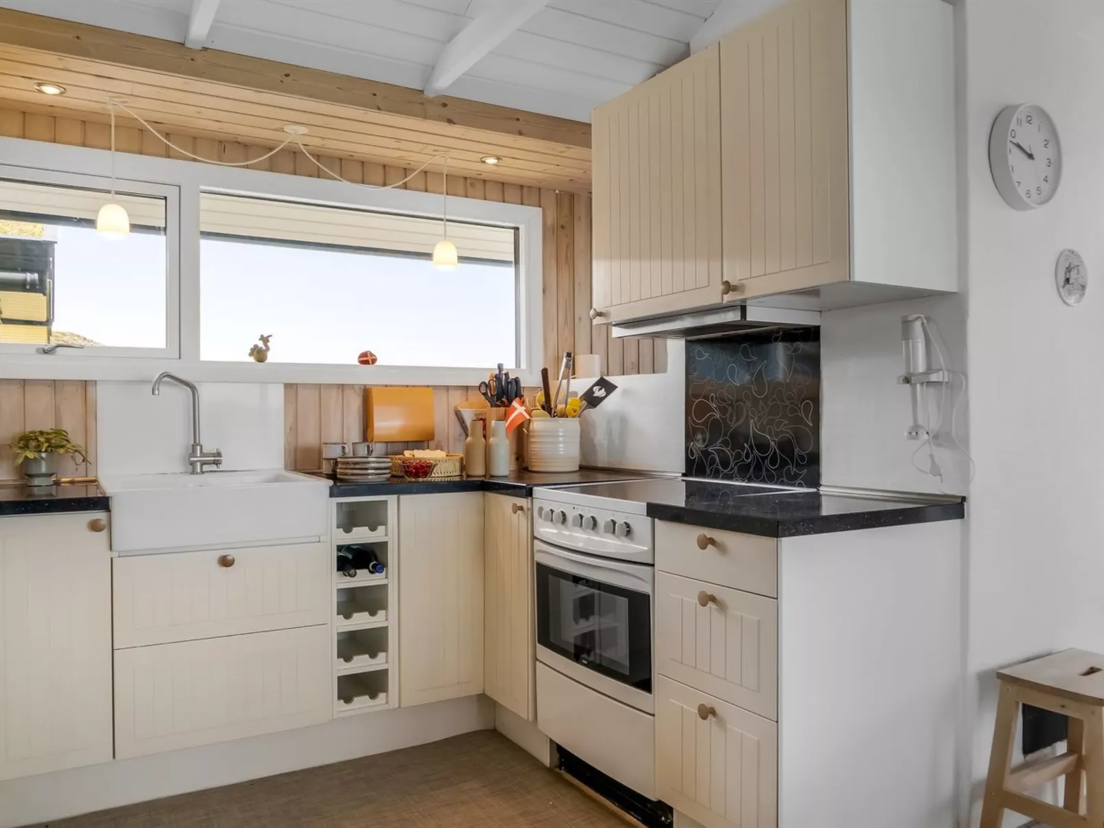 "Aatu" - 360m from the sea-Inside